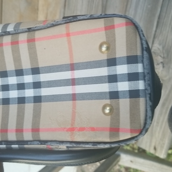 Authentic Burberry Handbag (TOTE)9 - Picture 10 of 13